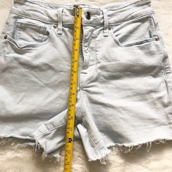 GOOD AMERICAN CUT OFF SHORTS IN BABY BLUE SIZE 0/25 Trendy Stylish CONTEMPORARY - Picture 8 of 9